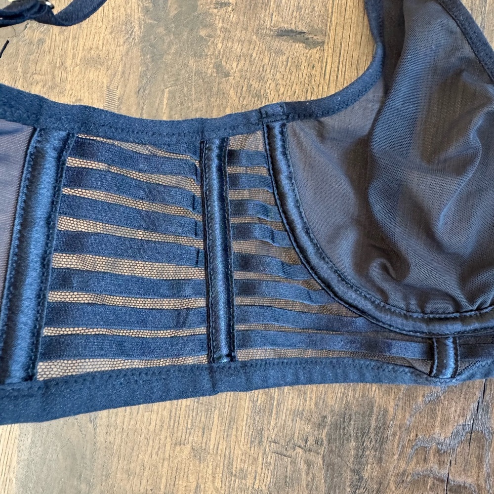 Victoria’s Secret Unlined Mesh Plunge Underwire Black Bra 34C - Picture 6 of 7